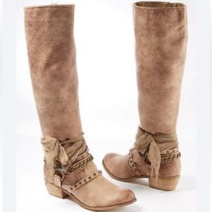 Venus size 8 brown stretch western boots with ribbon and bling accents